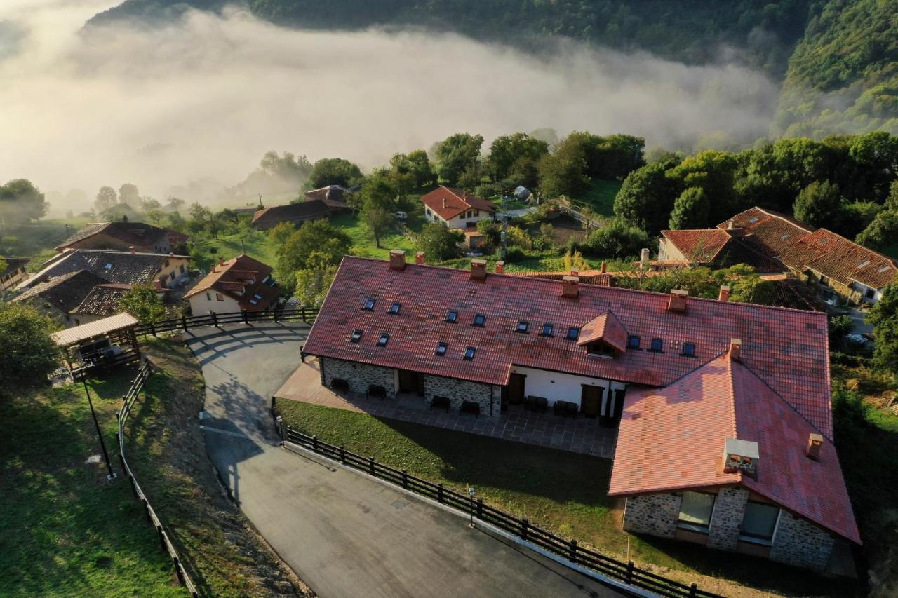 Apartamentos Los Picos De Europa Colio Экстерьер фото